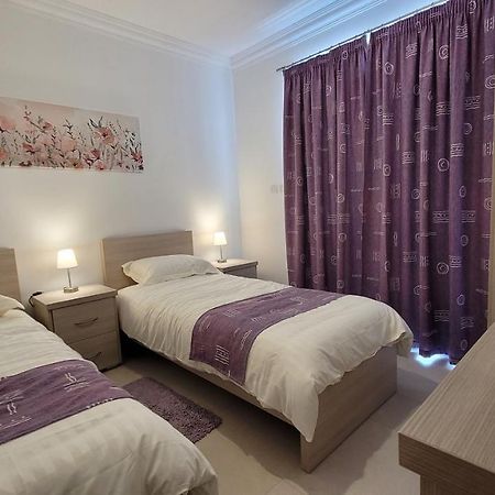 Lovely Apartment With Side Sea View セント・ポールズ・ベイ エクステリア 写真