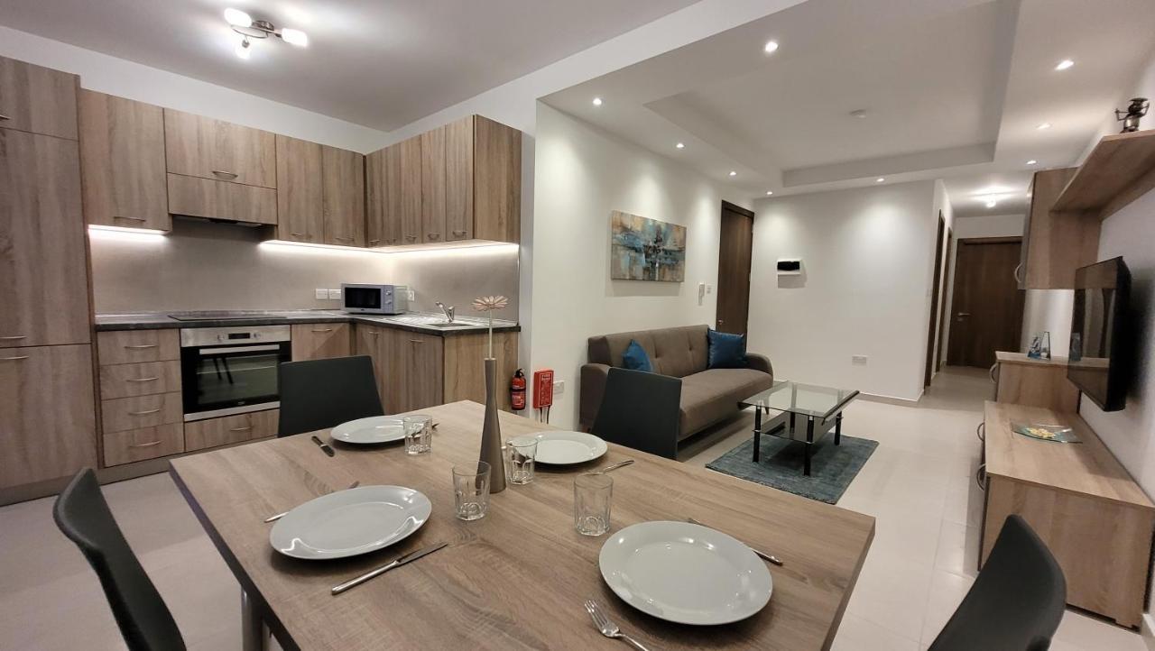 Lovely Apartment With Side Sea View セント・ポールズ・ベイ エクステリア 写真