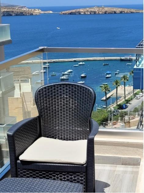 Lovely Apartment With Side Sea View セント・ポールズ・ベイ エクステリア 写真