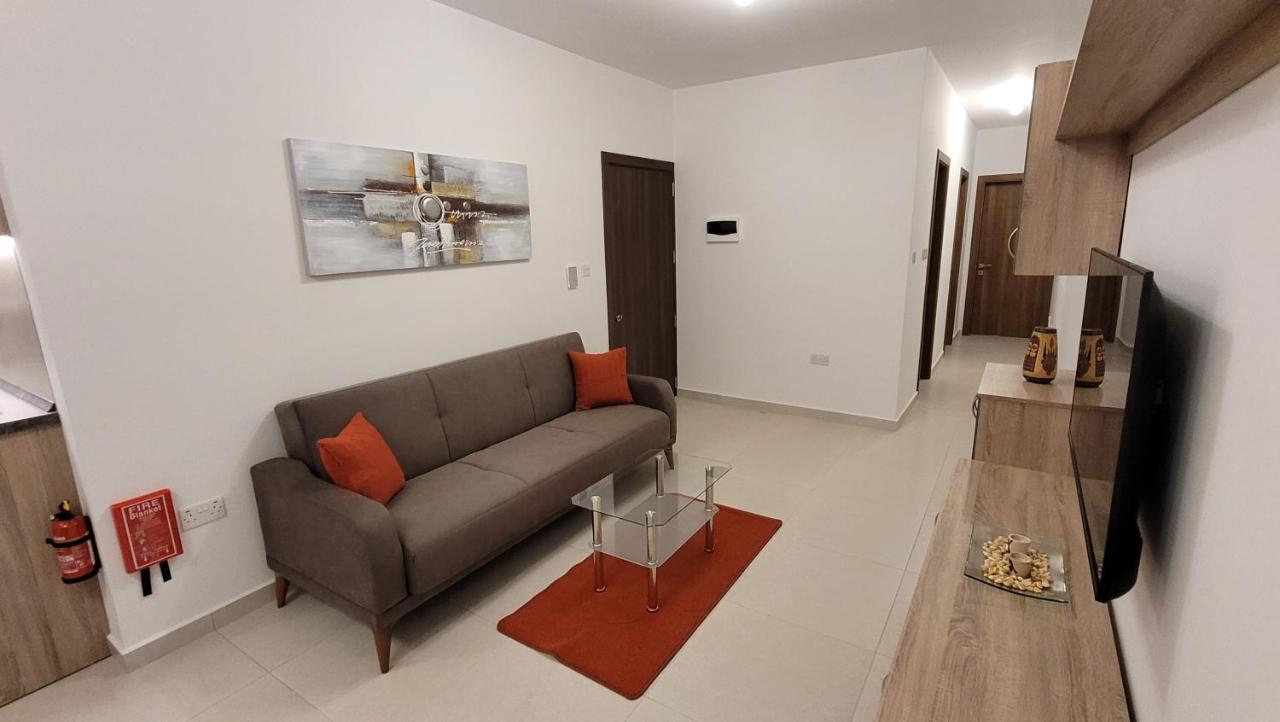 Lovely Apartment With Side Sea View セント・ポールズ・ベイ エクステリア 写真