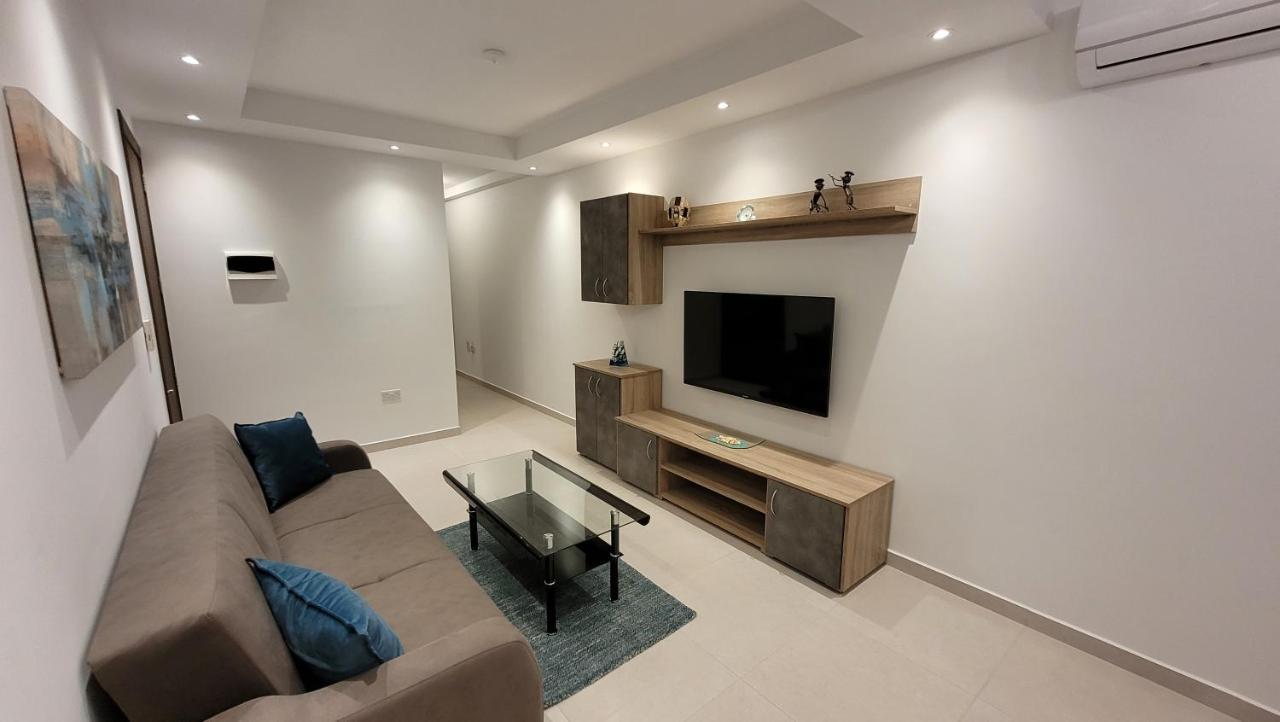 Lovely Apartment With Side Sea View セント・ポールズ・ベイ エクステリア 写真