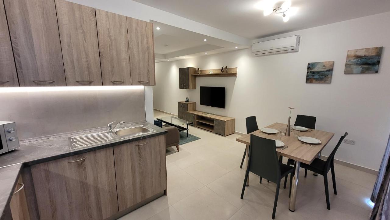 Lovely Apartment With Side Sea View セント・ポールズ・ベイ エクステリア 写真