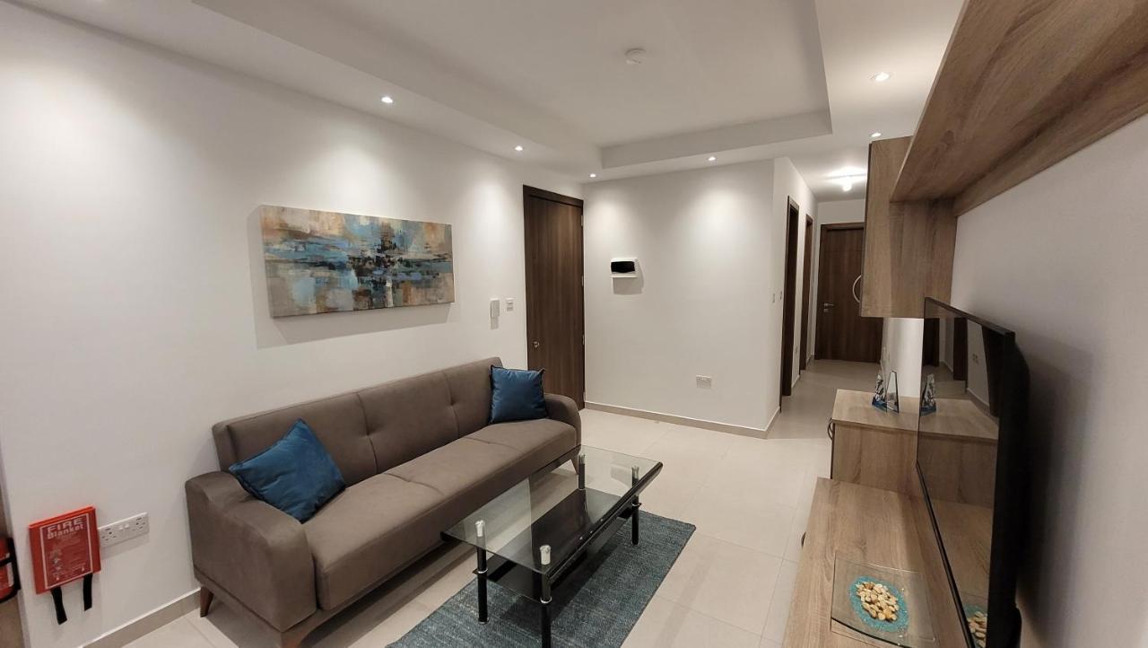 Lovely Apartment With Side Sea View セント・ポールズ・ベイ エクステリア 写真