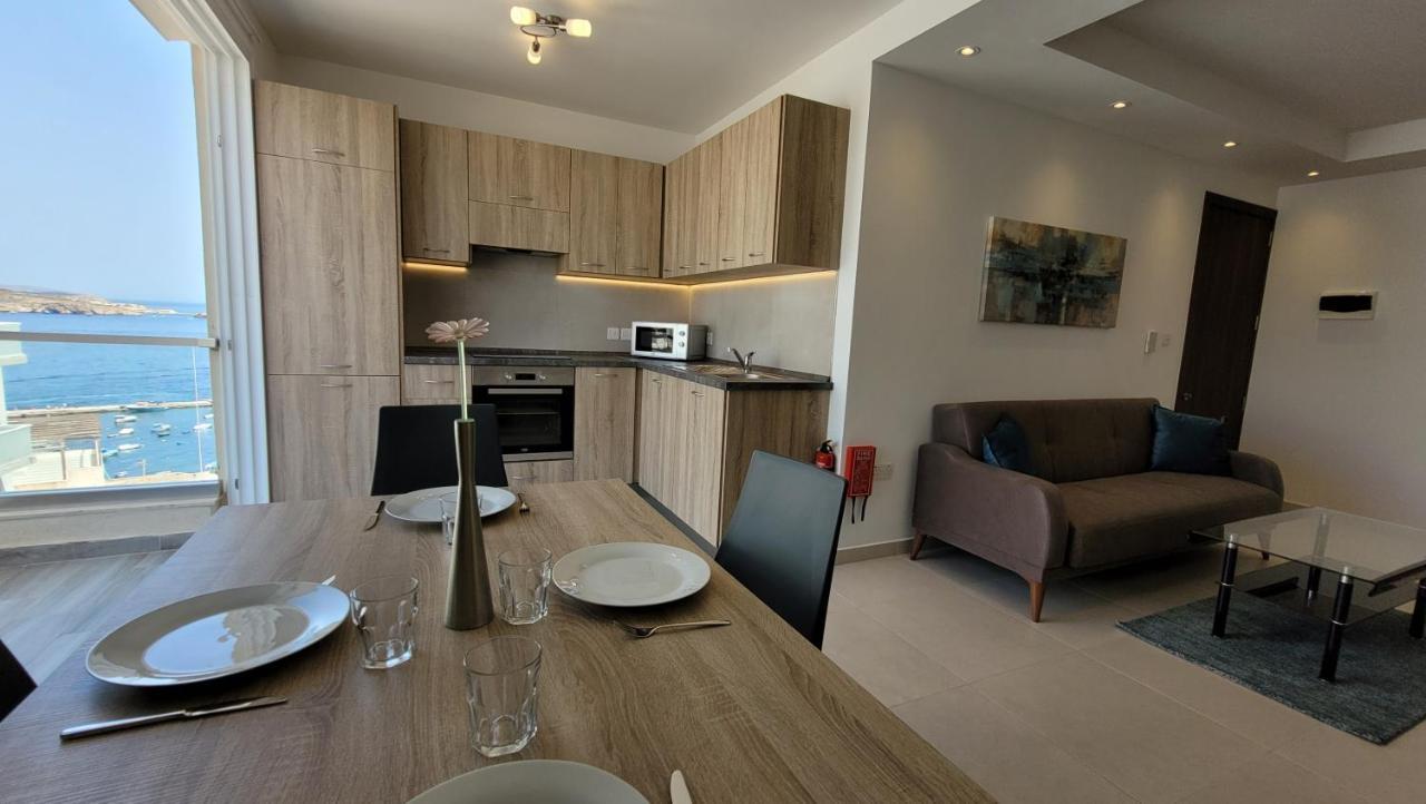 Lovely Apartment With Side Sea View セント・ポールズ・ベイ エクステリア 写真