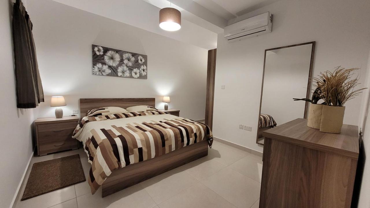 Lovely Apartment With Side Sea View セント・ポールズ・ベイ エクステリア 写真