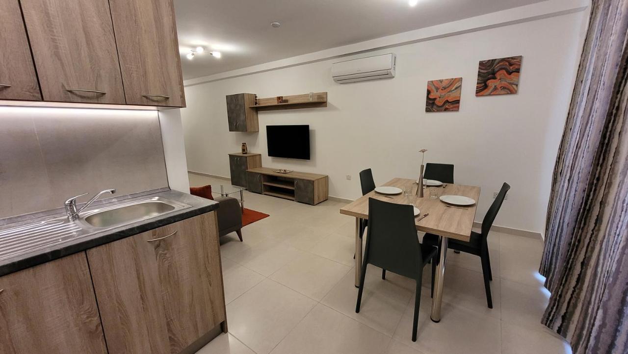Lovely Apartment With Side Sea View セント・ポールズ・ベイ エクステリア 写真
